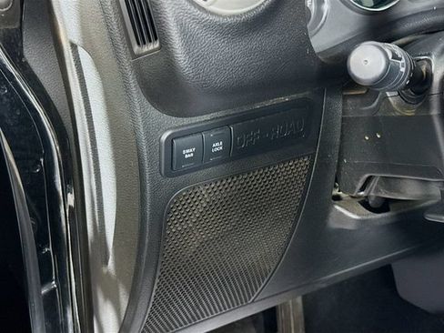 Used 2017 Jeep Wrangler Unlimited Rubicon AWD/4WD image 14