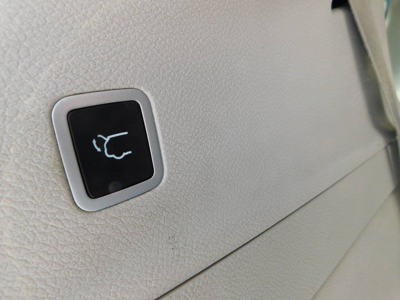 Used 2022 Chrysler Voyager LX FWD image 24