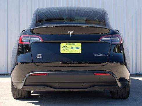 Used 2021 Tesla Model Y Performance image 11