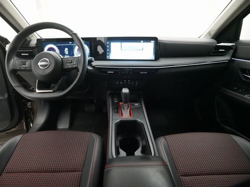 Certified 2025 Nissan Kicks SR image 5