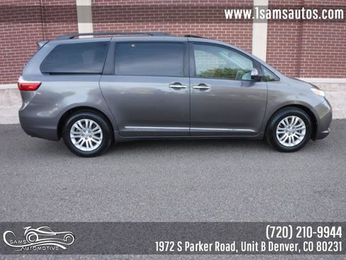 Used 2017 Toyota Sienna XLE Premium image 24