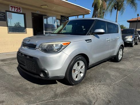 Used 2016 Kia Soul FWD image 2