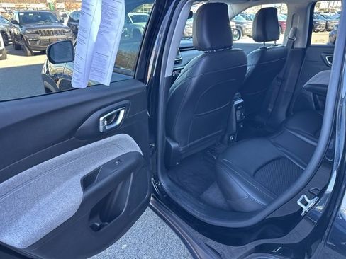 Used 2022 Jeep Compass Latitude image 10