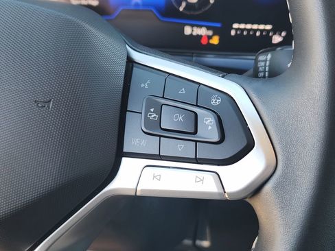 Used 2024 Volkswagen Taos SE image 28