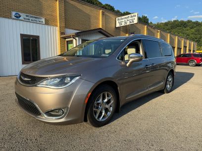 Used 2017 Chrysler Pacifica Limited w/ UConnect Theater Package