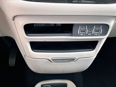 Used 2022 Chrysler Voyager LX FWD image 15