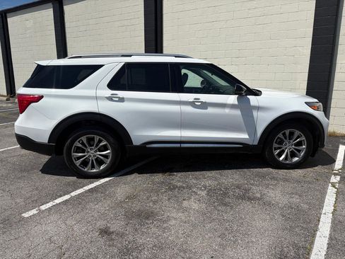 Used 2023 Ford Explorer Limited w/ Equipment Group 301A RWD image 4