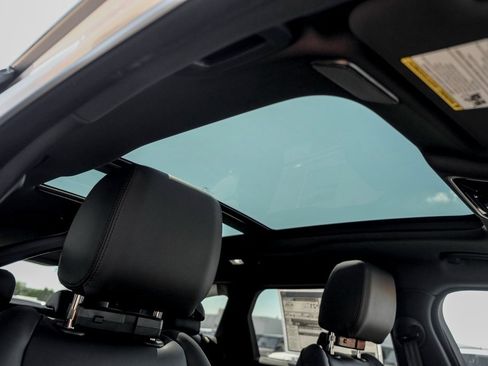 Used 2026 Land Rover Range Rover Velar Dynamic SE image 23