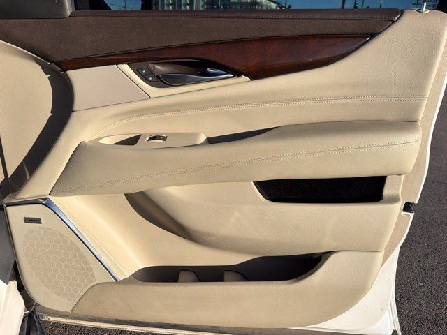 Used 2017 Cadillac Escalade Luxury RWD image 10