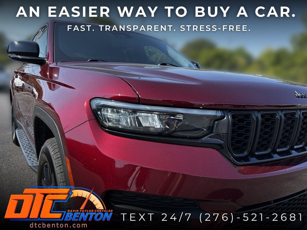 Used 2025 Jeep Grand Cherokee Altitude AWD/4WD image 29