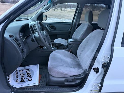 Used 2005 Ford Escape XLT image 11