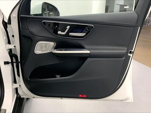 Used 2024 Mercedes-Benz GLC 300 image 9