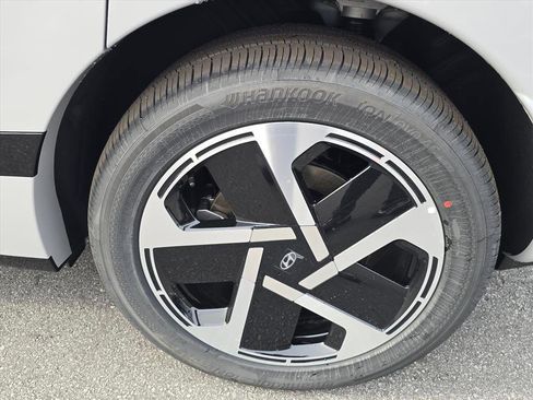 New 2026 Hyundai Ioniq 9 Calligraphy image 12