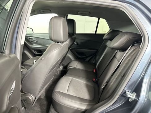 Used 2022 Chevrolet Trax LT w/ LT Convenience Package image 31