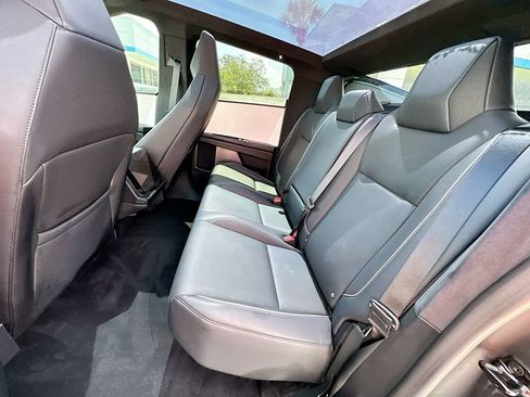 Used 2024 Tesla Cybertruck AWD Crew Cab image 23