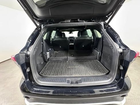 Used 2021 Toyota Highlander XSE AWD/4WD image 15