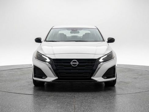 Used 2025 Nissan Altima 2.5 SV image 2