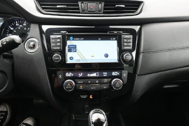Used 2017 Nissan Rogue SL w/ SL Premium Package FWD image 12