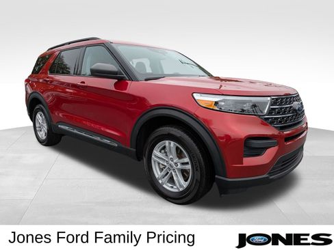 Used 2023 Ford Explorer XLT image 3
