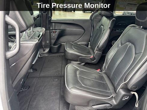 Used 2023 Chrysler Pacifica Limited w/ Uconnect Theater Family Group AWD/4WD image 31