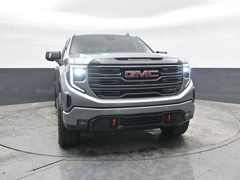 Used 2025 GMC Sierra 1500 AT4 w/ AT4 Premium Package AWD/4WD image 6
