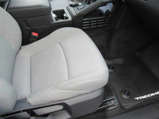 Used 2025 Toyota Tacoma SR5 AWD/4WD image 24