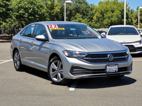 Used 2022 Volkswagen Jetta SE FWD image 2