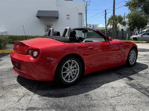 Used 2005 BMW Z4 2.5i image 6