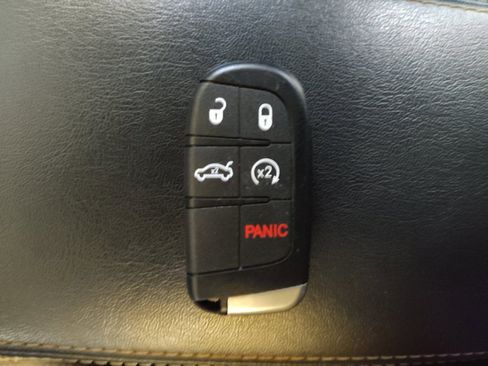 Used 2018 Jeep Compass Latitude w/ Popular Equipment Group AWD/4WD image 32