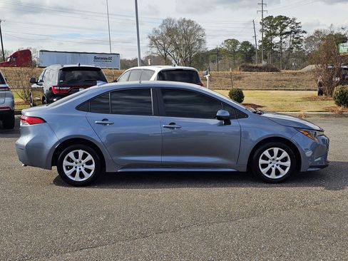 Used 2025 Toyota Corolla LE image 7