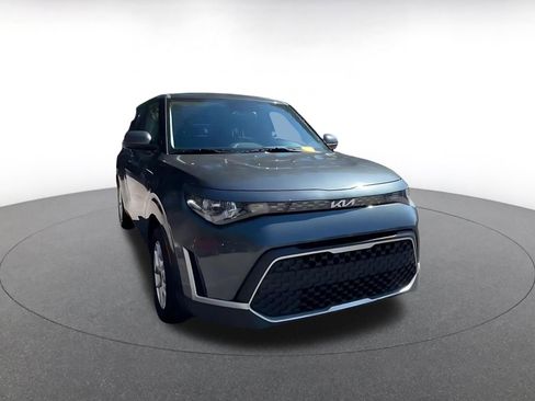 Used 2025 Kia Soul LX w/ LX Technology Package image 3