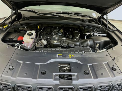 Used 2023 Jeep Grand Cherokee L Laredo image 36