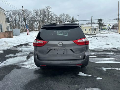 Used 2017 Toyota Sienna XLE w/ XLE Navigation Package image 5