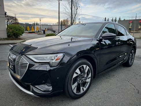 Used 2022 Audi e-tron Premium Plus image 4