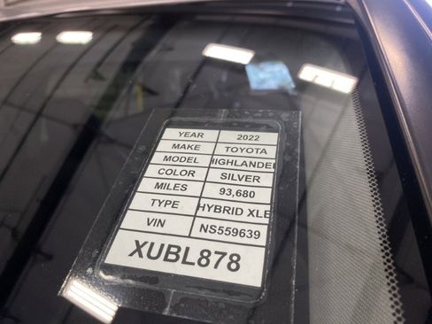 Used 2022 Toyota Highlander XLE AWD/4WD image 44