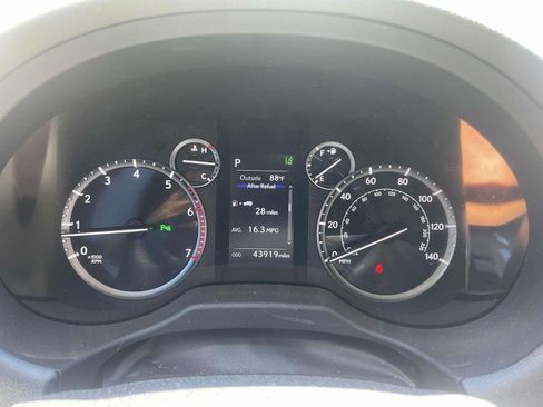 Used 2023 Lexus GX 460 Premium w/ Accessory Package AWD/4WD image 19