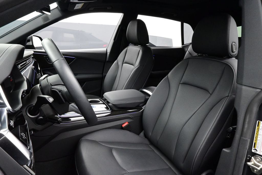 Used 2025 Audi Q8 Premium Plus AWD/4WD image 5