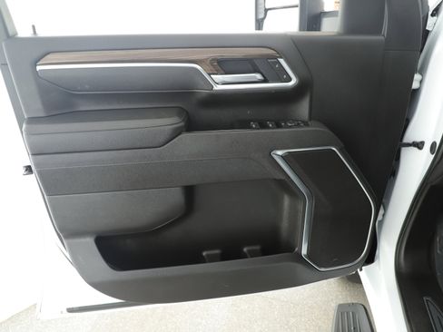 Used 2025 Chevrolet Silverado 2500 LT w/ Convenience Package image 10