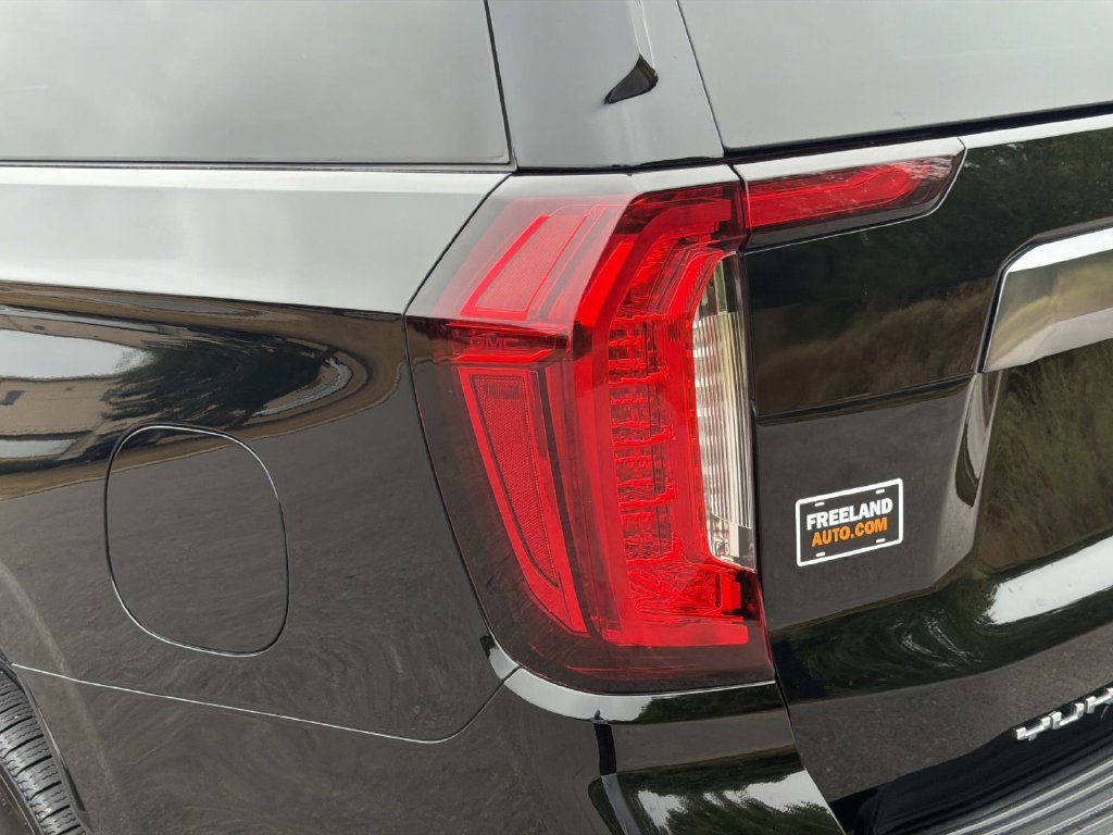 Used 2024 GMC Yukon XL AT4 w/ AT4 Premium Plus Package AWD/4WD image 12