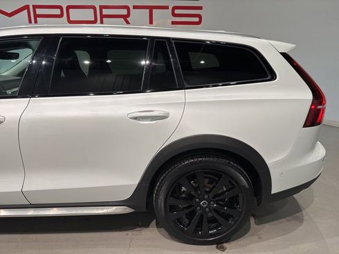 Used 2023 Volvo V60 B5 Cross Country Ultimate w/ Climate Package image 6