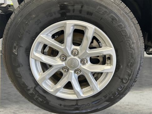 Used 2023 Jeep Gladiator Sport image 20