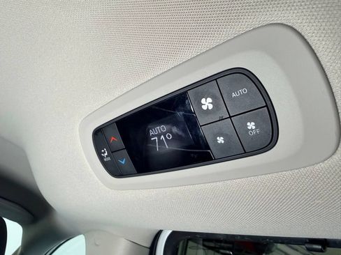 Used 2024 Chrysler Pacifica Touring-L FWD image 13