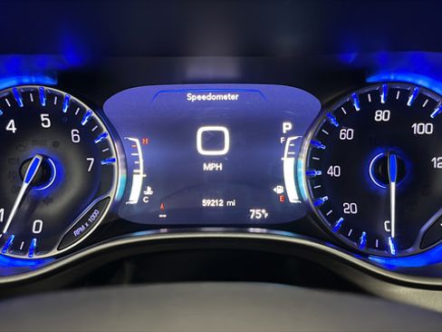 Used 2024 Chrysler Pacifica Touring-L FWD image 16