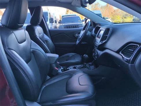 Used 2020 Jeep Cherokee Latitude Plus image 22