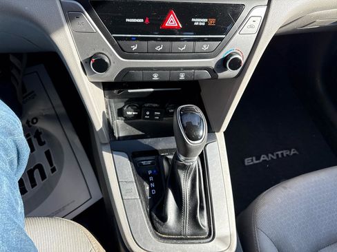 Used 2017 Hyundai Elantra SE FWD image 11