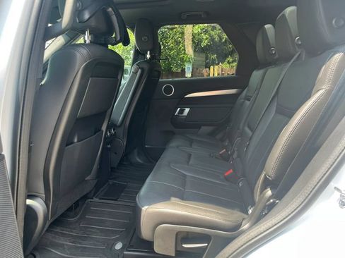 Used 2020 Land Rover Discovery Landmark AWD/4WD image 13