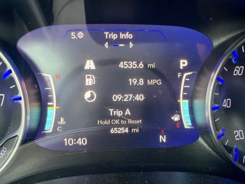 Used 2023 Chrysler Pacifica Touring-L FWD image 10