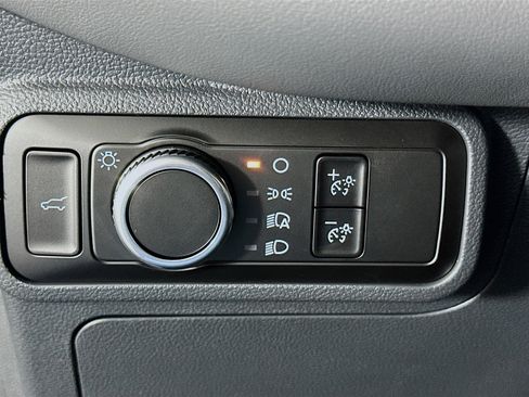 Used 2025 Ford Explorer Active image 17