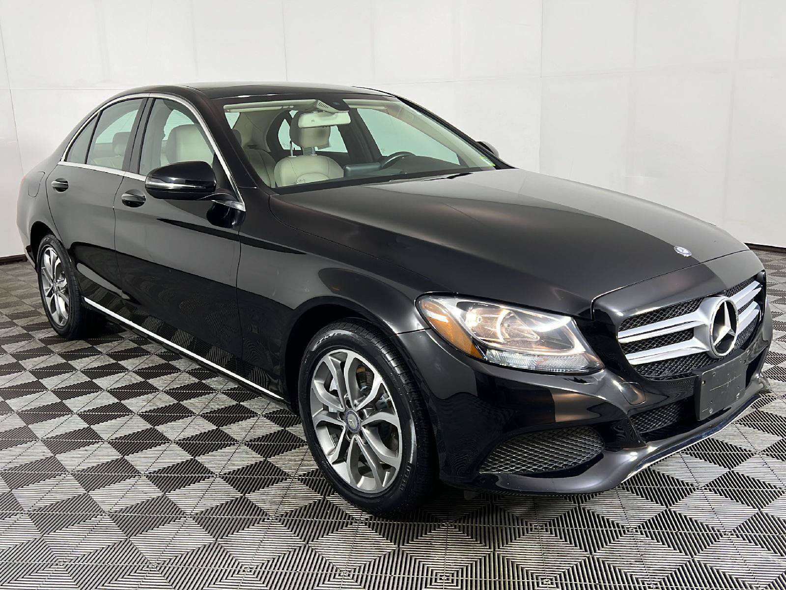 Used 2016 Mercedes-Benz C 300 4MATIC Sedan image 45