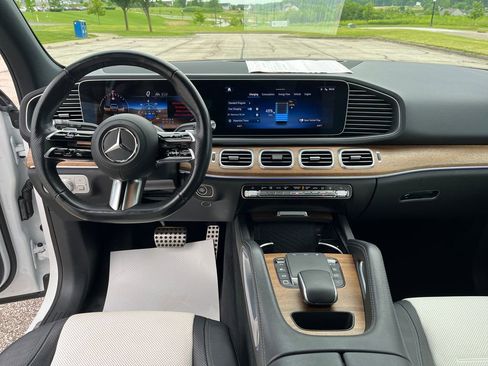 Used 2025 Mercedes-Benz GLE 450e 4MATIC image 12